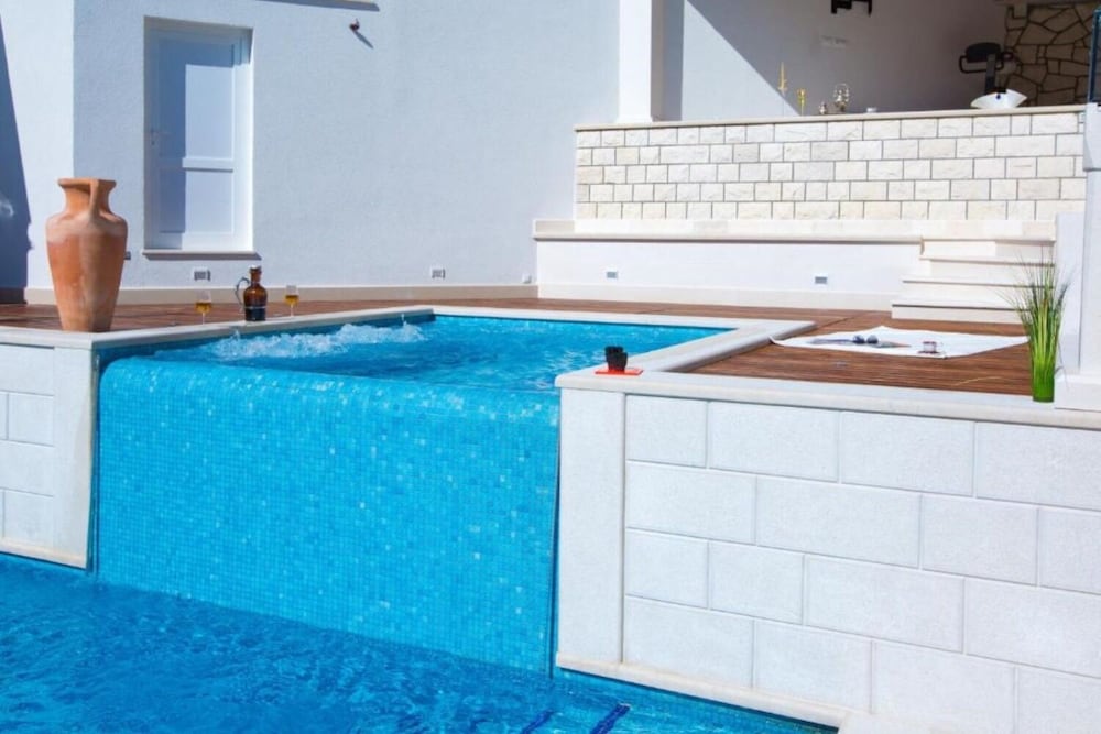 Franco - With sea View and Swimming Pool - H