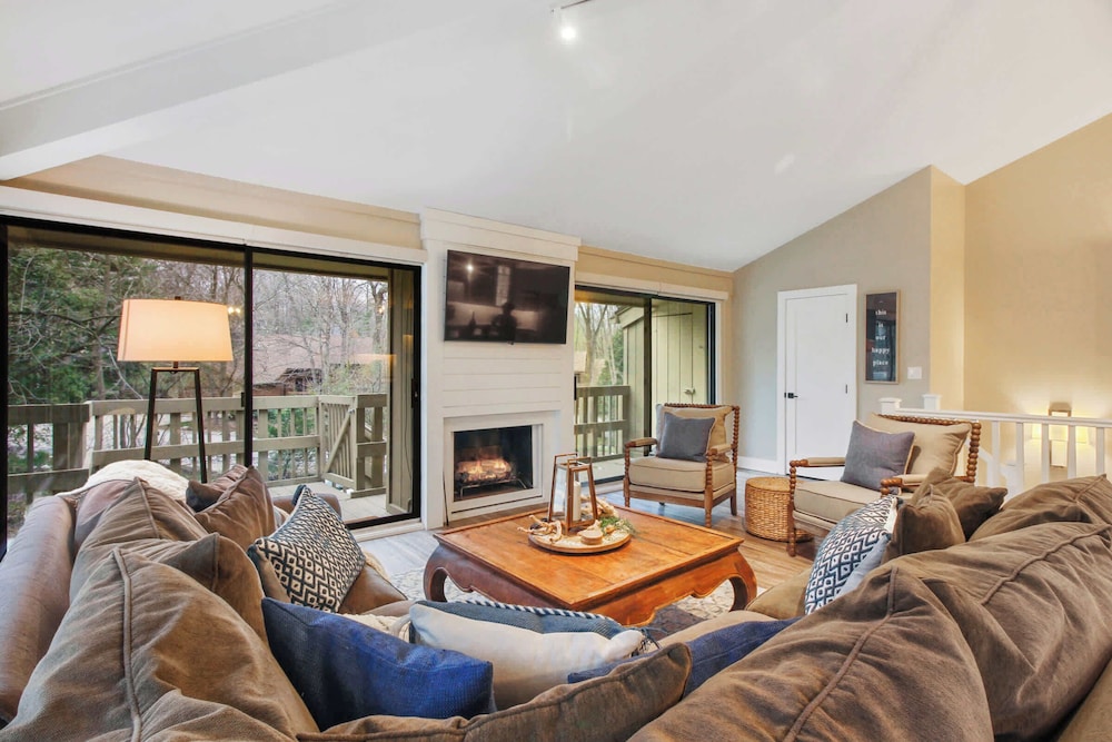 Abbey Springs - Private Community & Amenities!