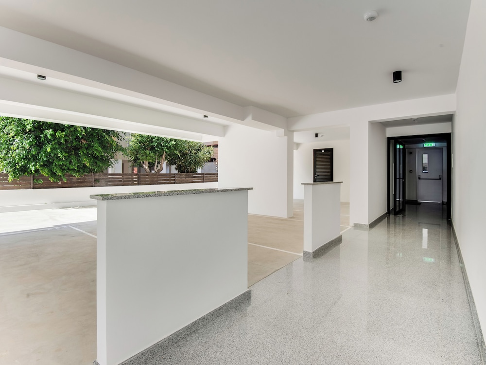 Sanders Crystal 2 Limassol