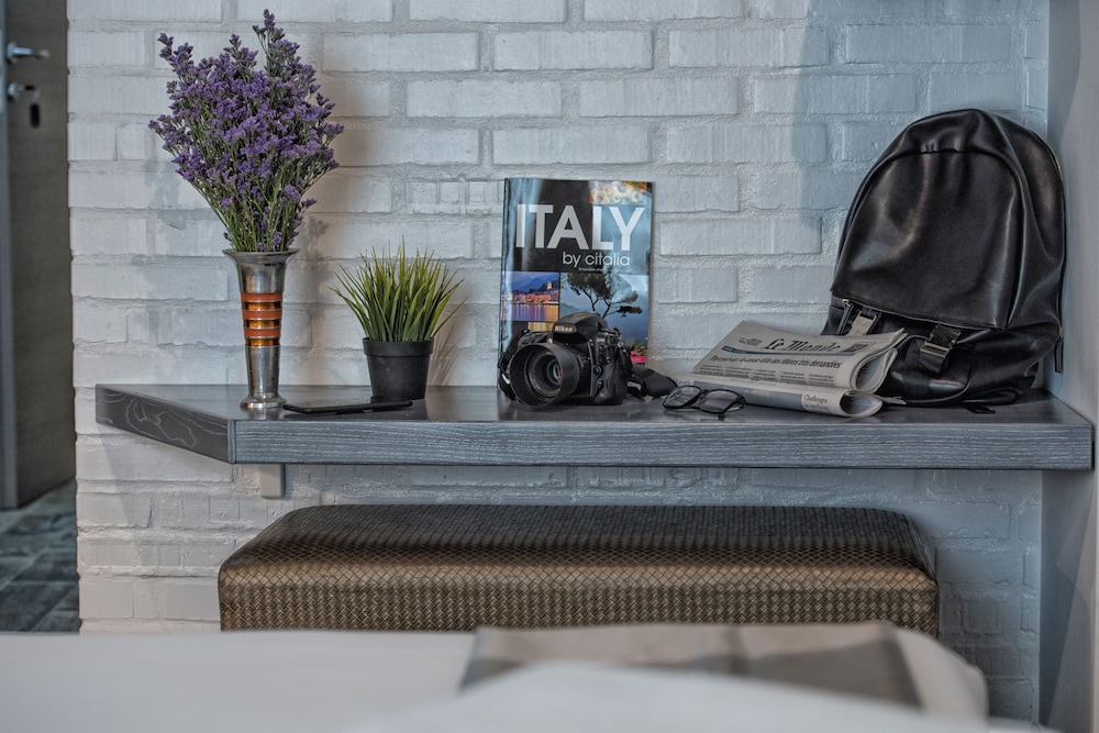 StarHome NAVONA