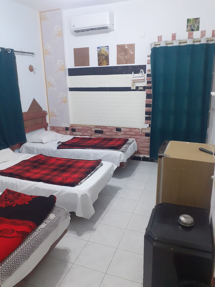 Four Seasons Hostel