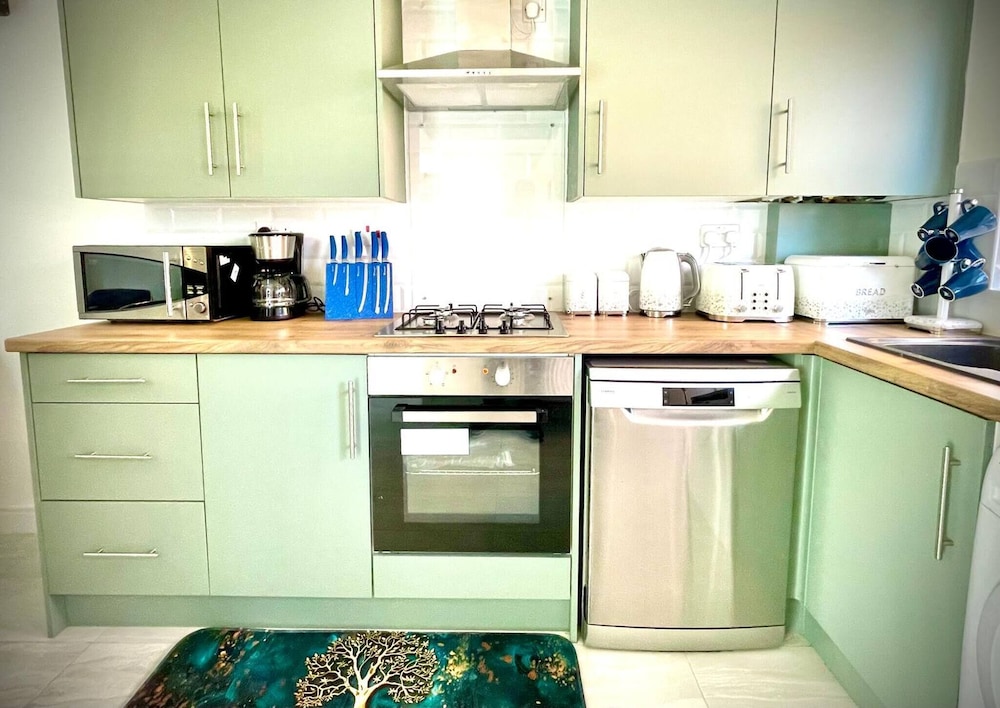Stylish 3 BDR House With Free Parking Near Hulme