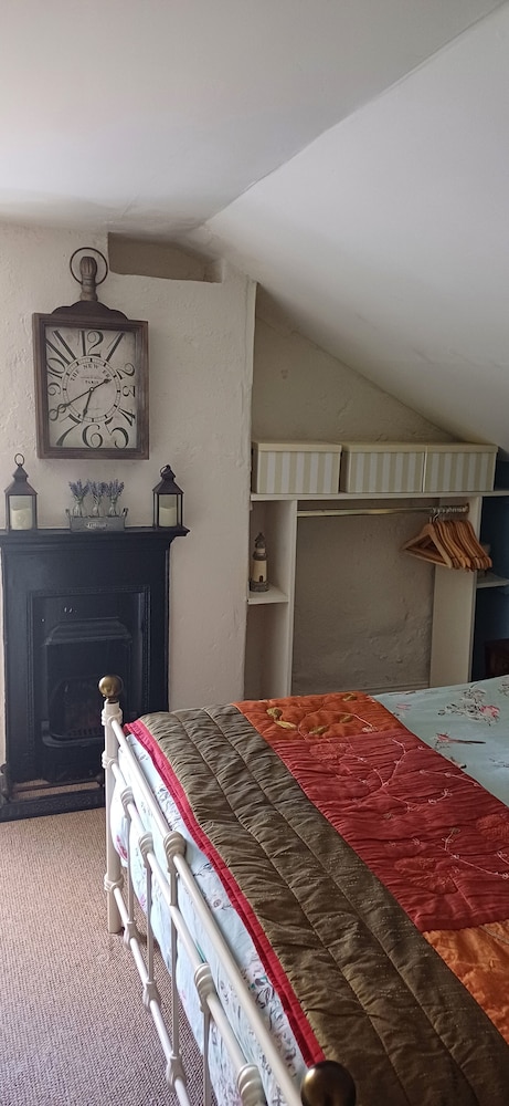 Riverside Cottage at Logwood Mill