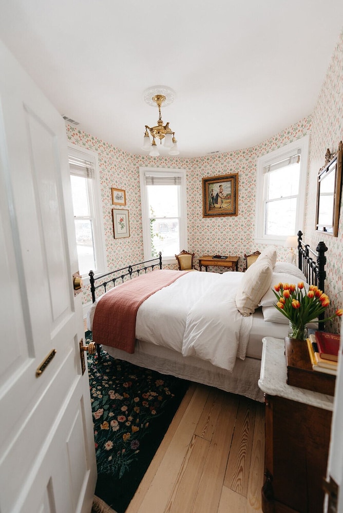 Ellerbeck Mansion Bed & Breakfast