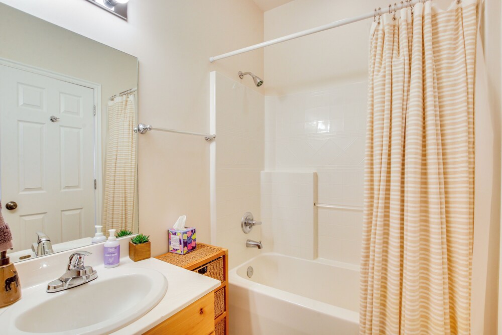6 Mi to Powder Mtn w/ Shuttle: Cozy Eden Condo!