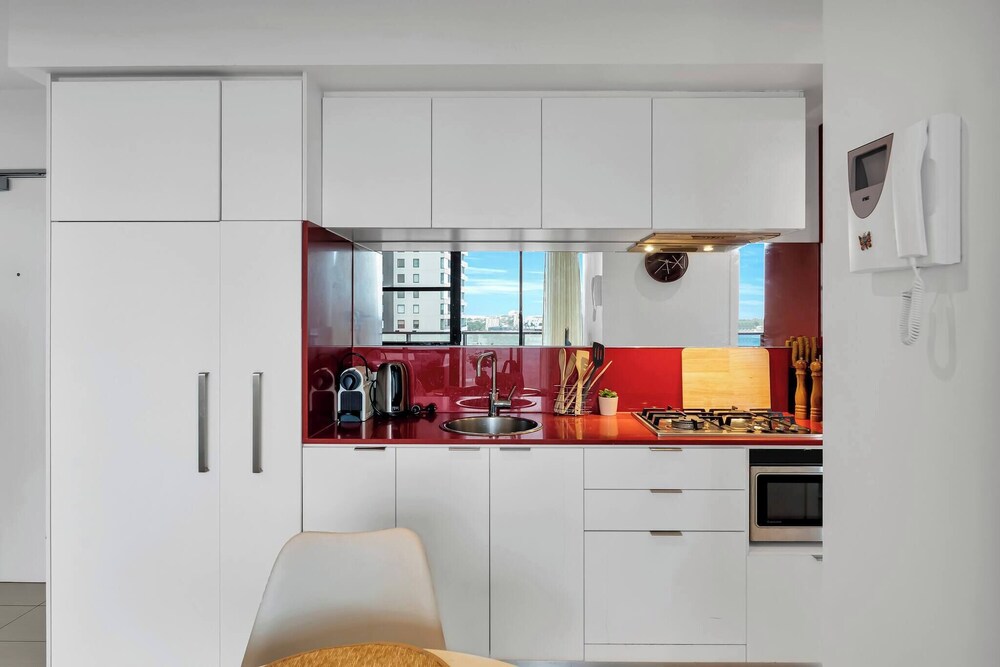 Luxurious one Bedroom Apartment With Pool