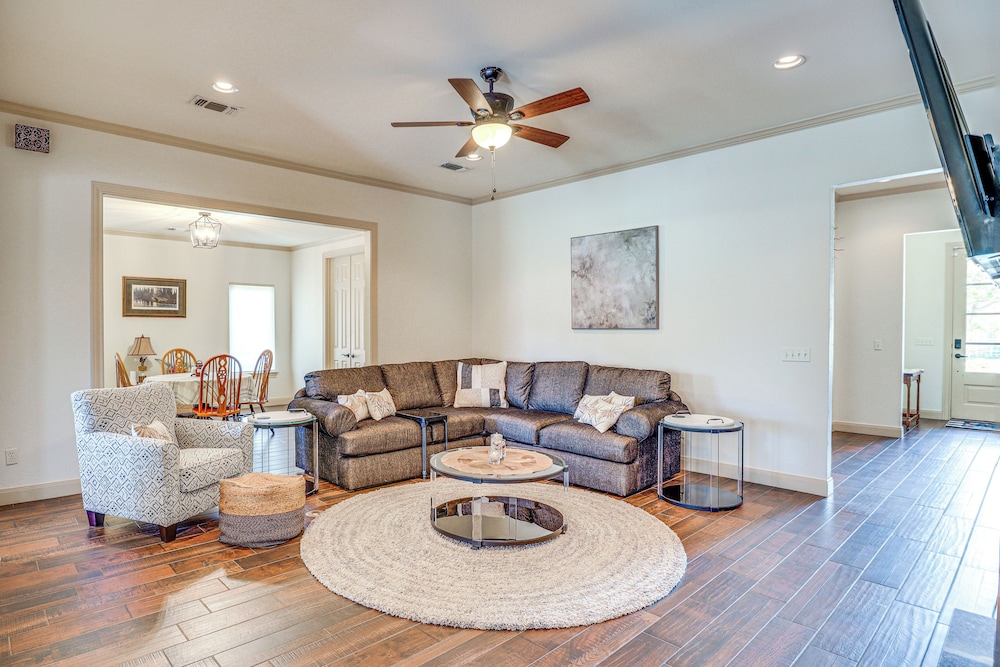 Private Hot Tub & Patio: Golf Retreat in Canyon!
