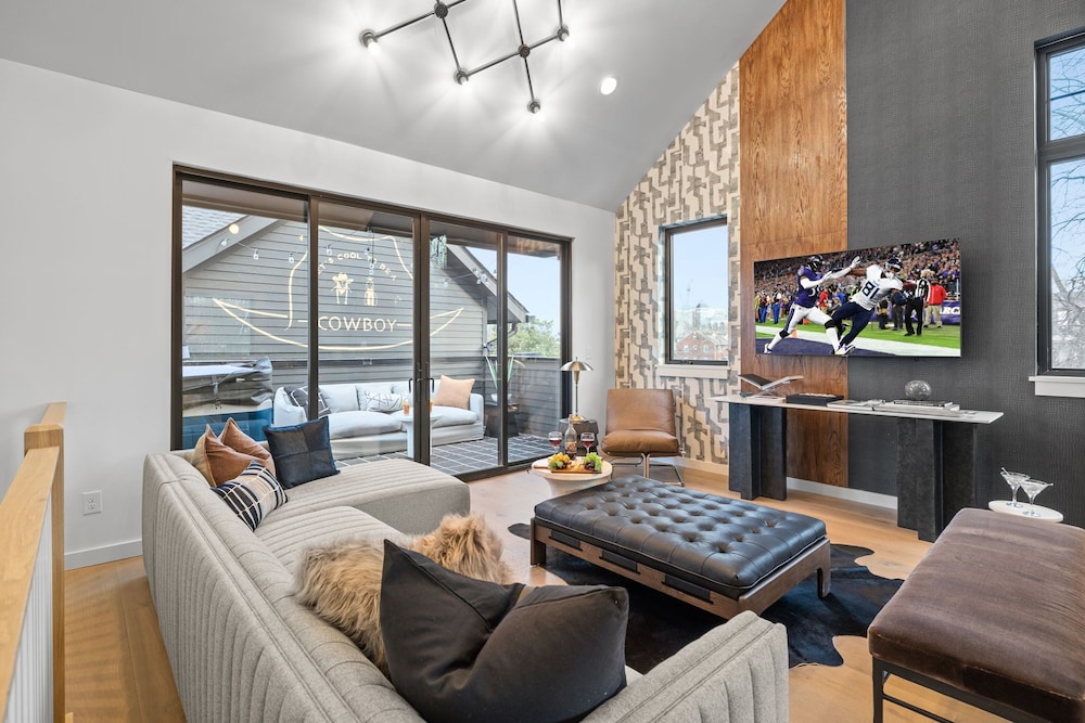 Modern Cowboy - Private Balcony - Mins To Broadway