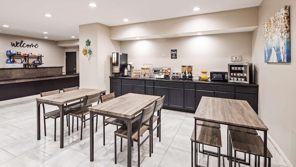 San Antonio Vacations - SureStay Hotel by Best Western Orange - Property Image 7