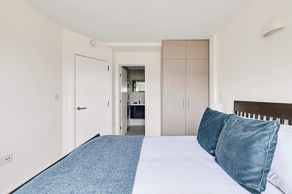 Sunny 2-bed Gem in Chiswick