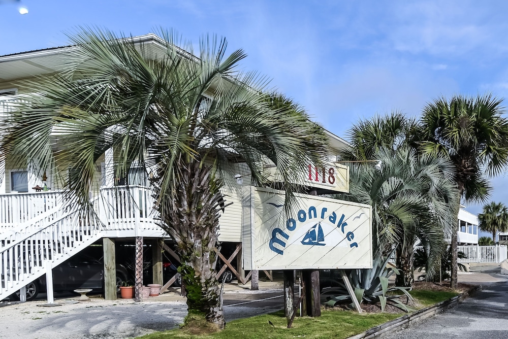 Moonraker 3 1 Bedroom Condo by RedAwning