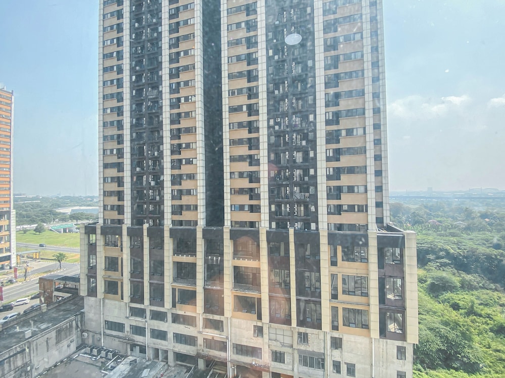 Monochrome 2Br Near Dian Harapan School At Apartment Meikarta