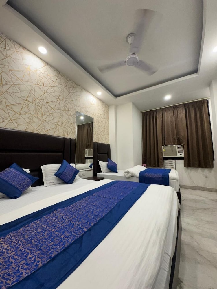 Hotel Unique International