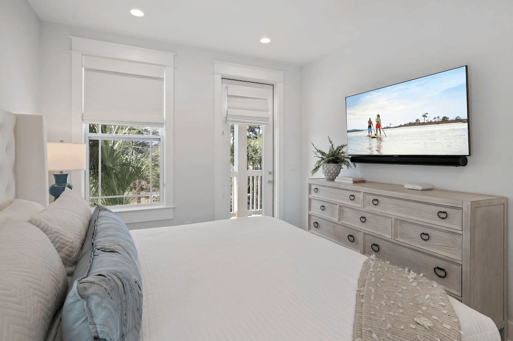 Amour La Mer by Avantstay Rooftop Patio Pool Access Walk to Beach