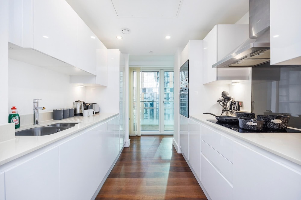 Spacious 3-bed apt Canary Wharf Great View