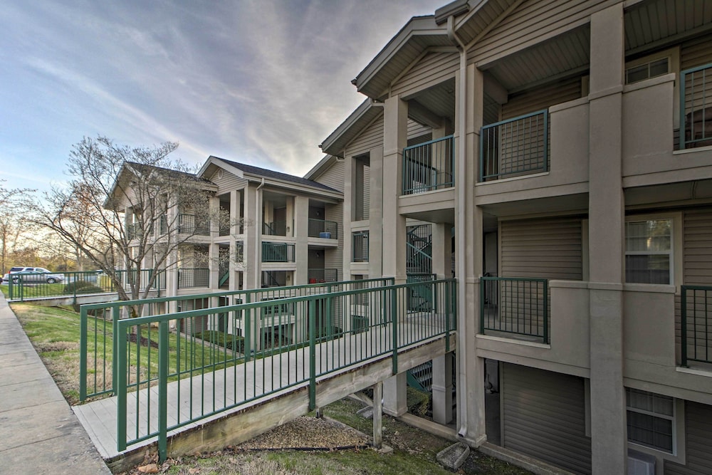 Stylish Resort Condo: 3 Mi to Downtown Branson! view 4