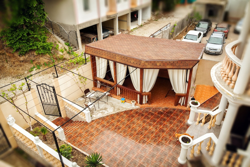 Tamriko Guest House