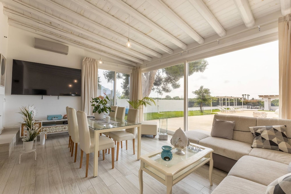Villa Eriberto - Pool 3 Bedrooms 8 Sleeps