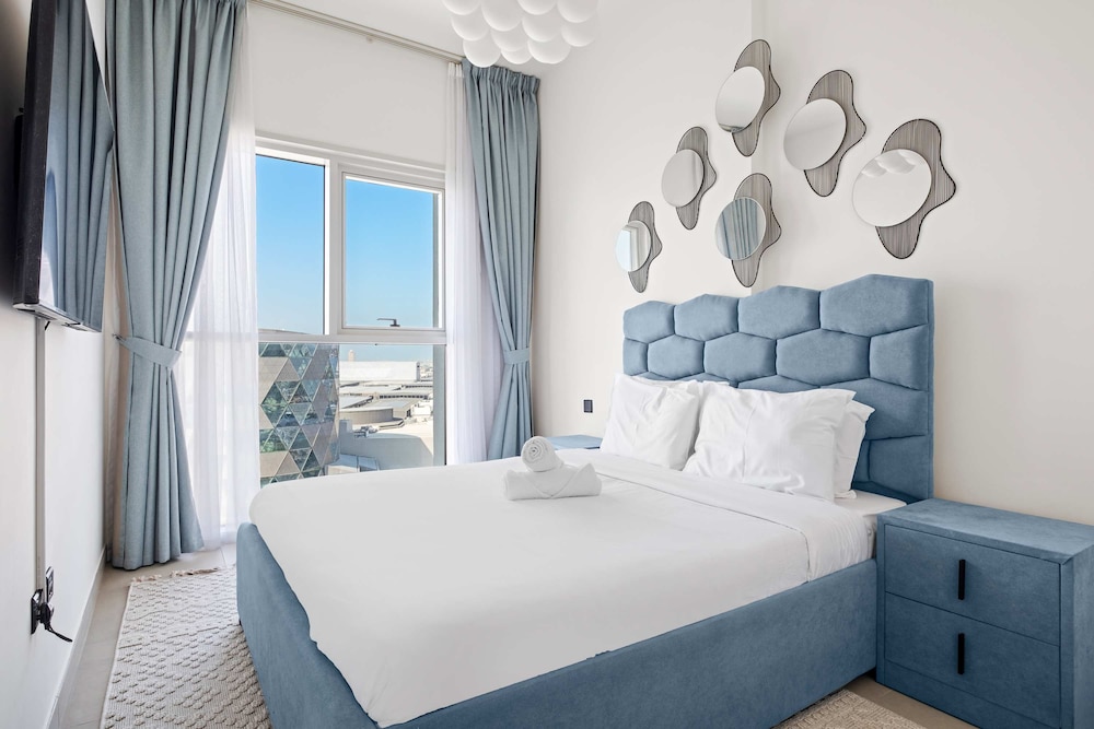 Elegant 2-bedroom in Dubai Hills With Pool and gym