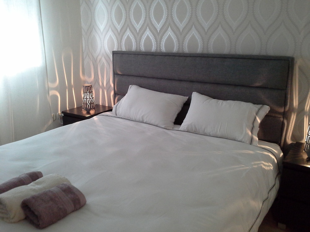 Impeccable 2-bed Apartment in Amman view 2