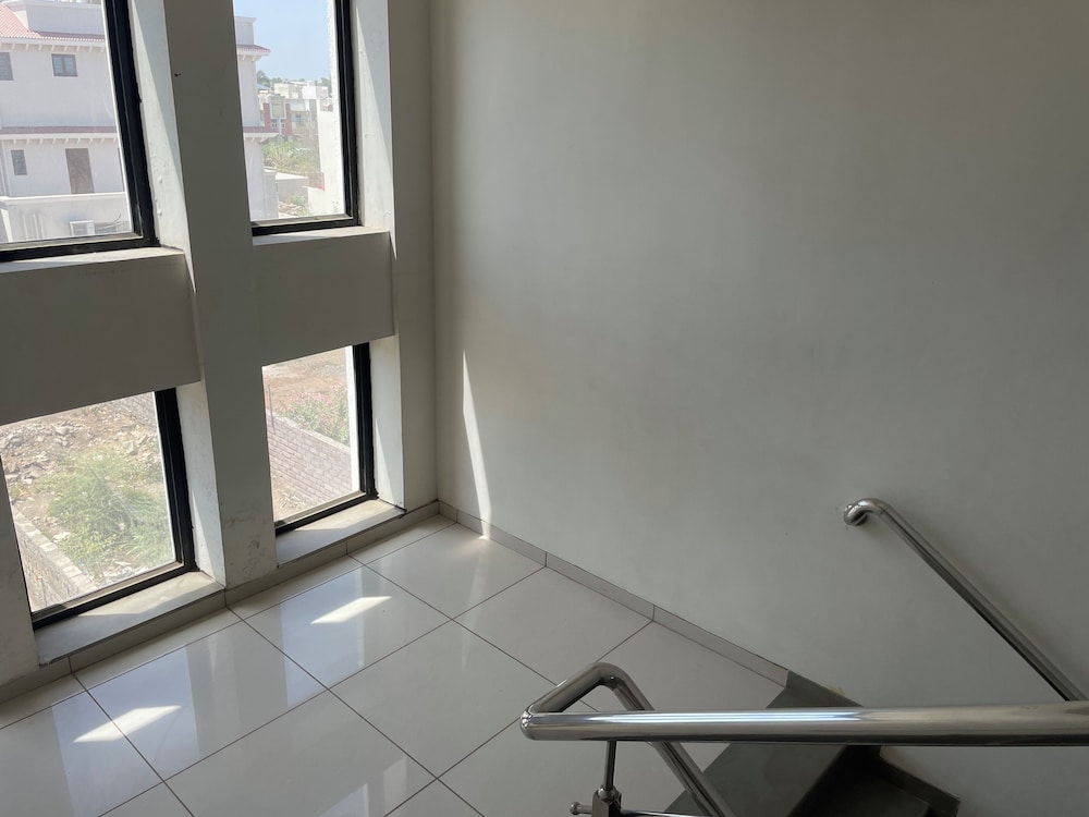 Hotel Narayan Executive Gujrat