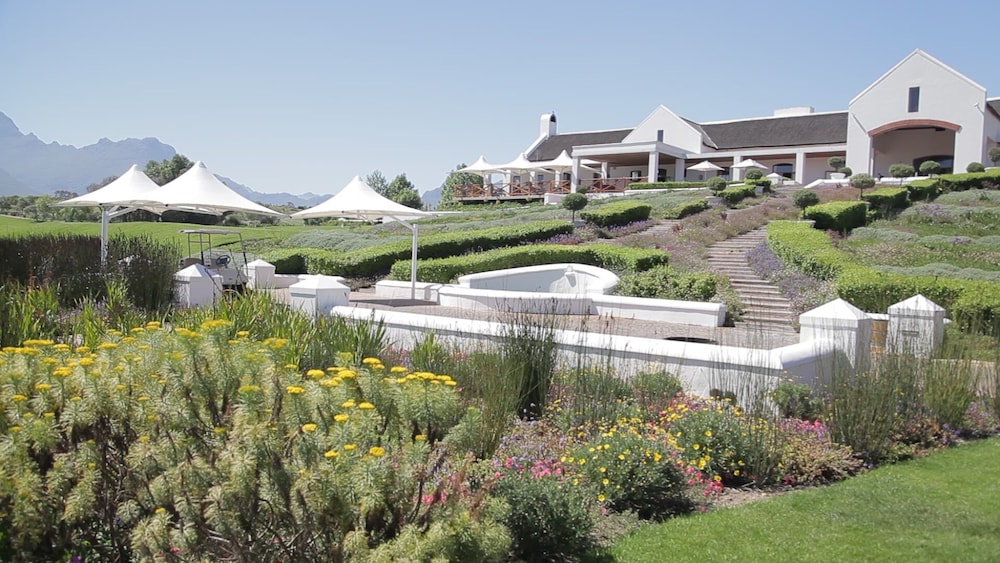 Winelands Golf Lodges at De Zalze
