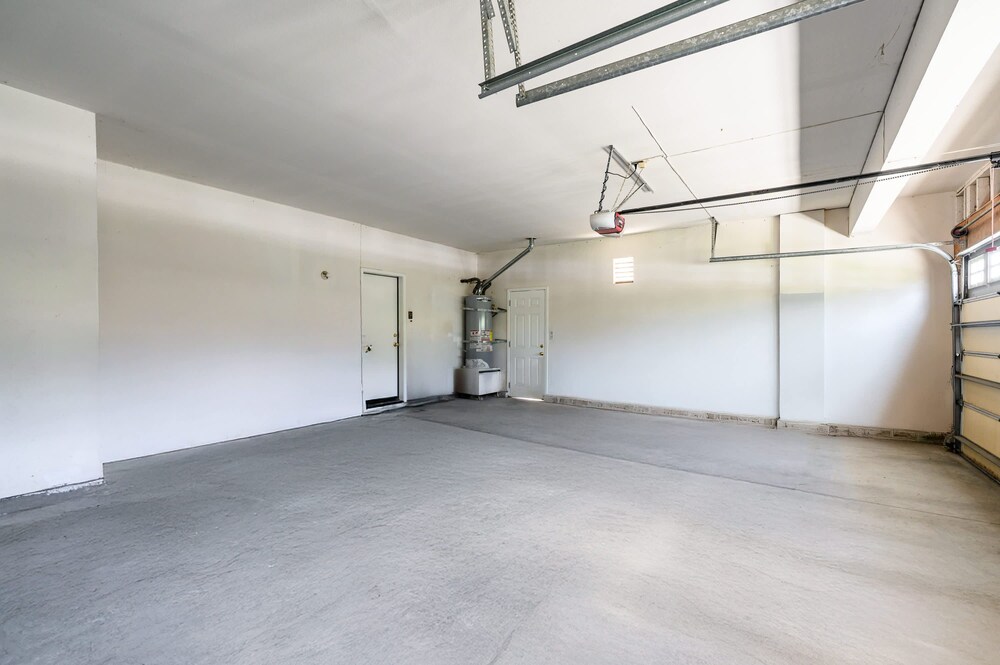 Bright Designer Home w Pool Near Everything