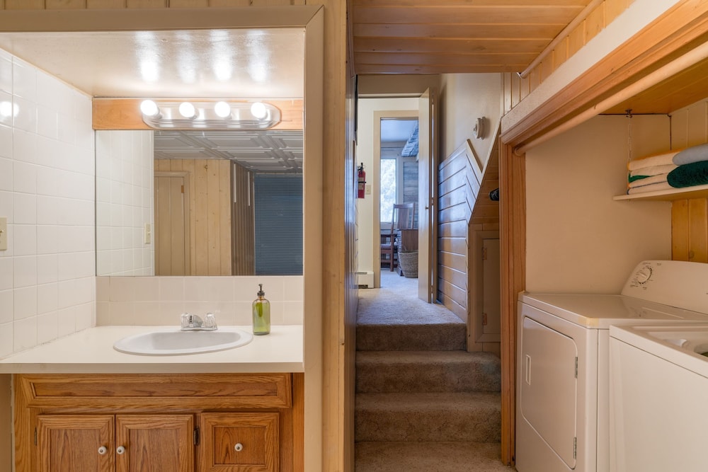 Vail Vista Mountain Retreat w Balcony Views Near Vail Ski Village