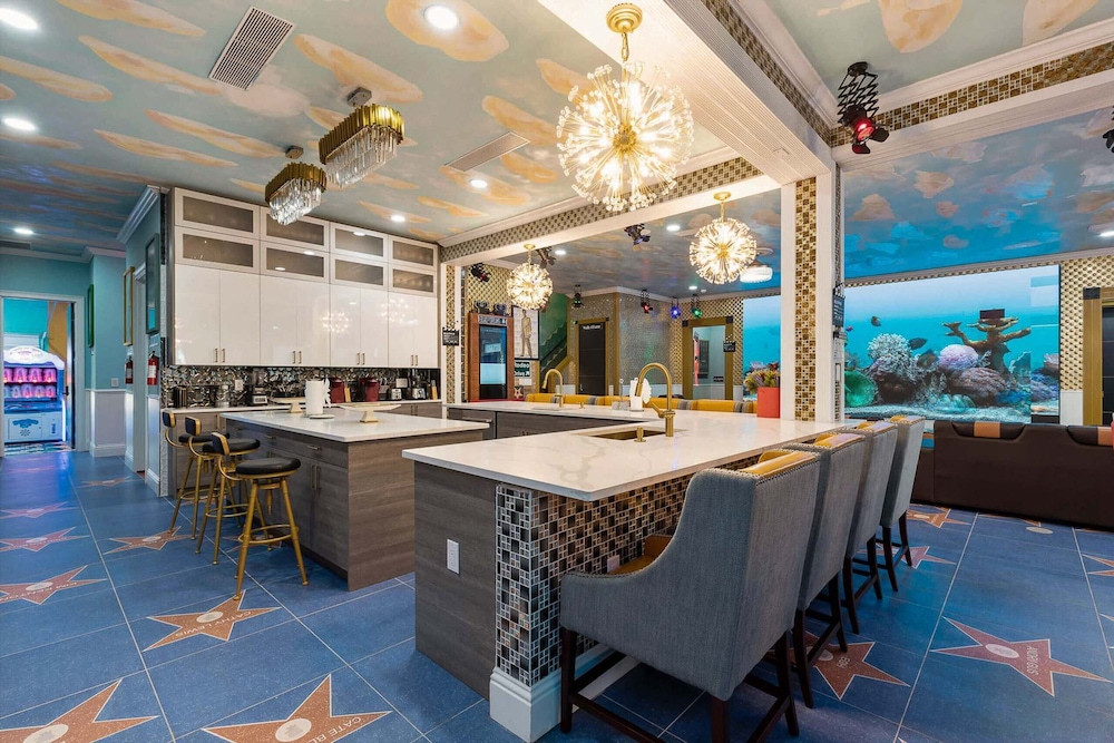 Ultimate Hollywood Themed Mansion for Big Groups