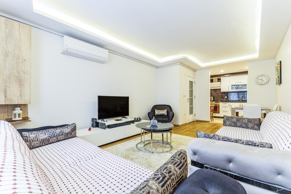 Modern and Central Flat Near Seashore and Marmaray