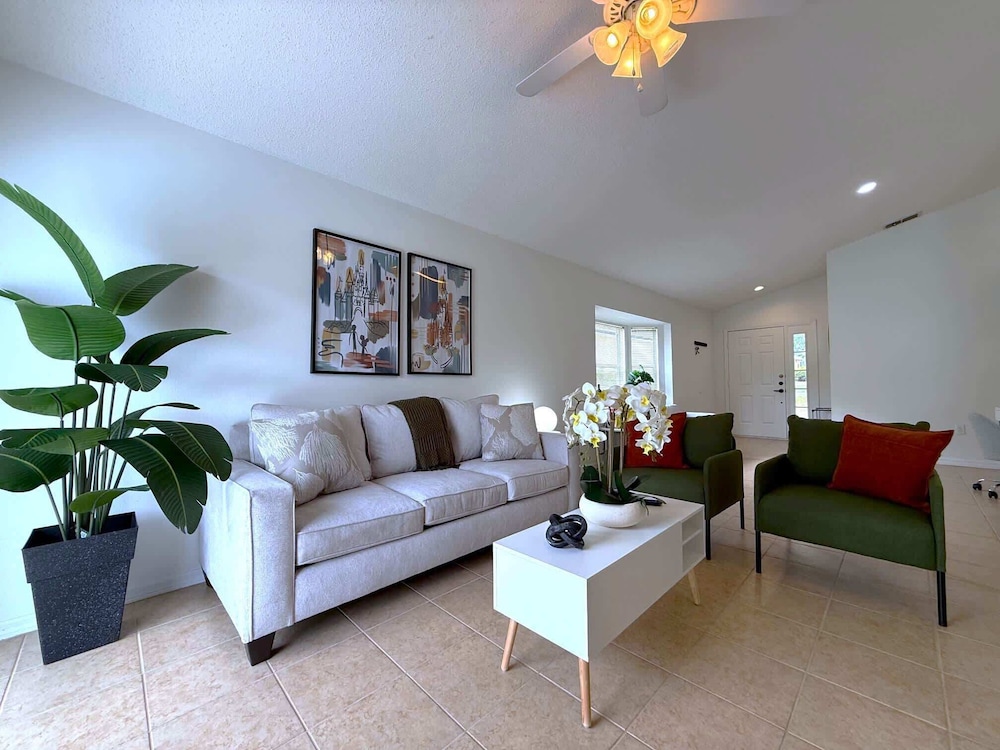 Beautiful South-facing Pool Home in Southern Dunes