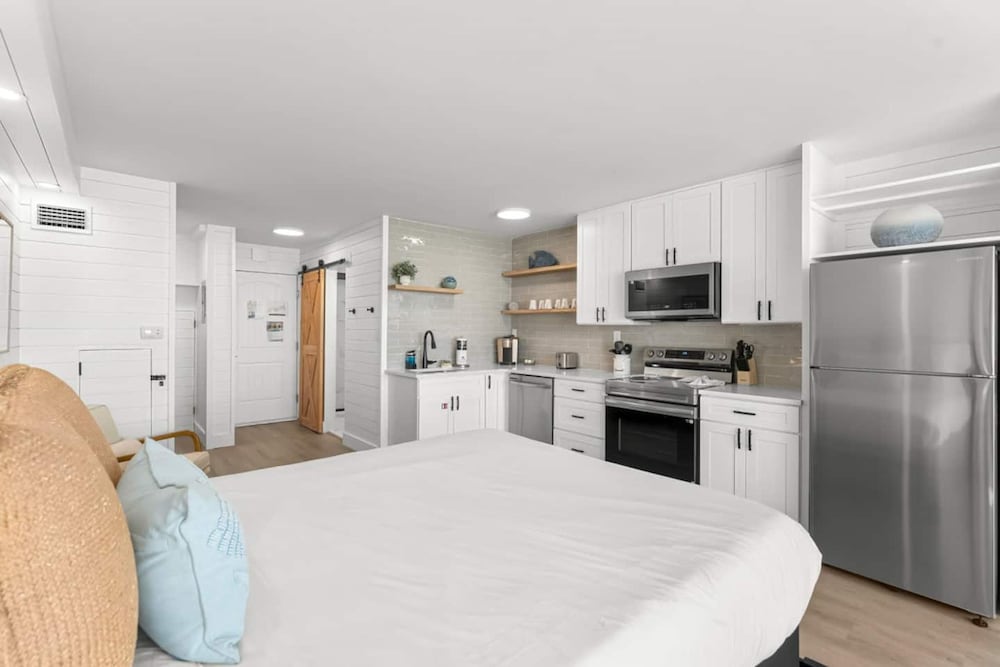 Beach Front Ocean View Condo - Top of the Gulf 523
