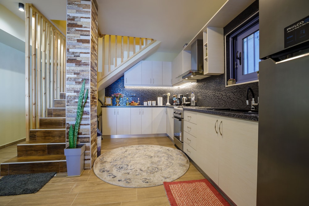 Maritinas Stone House & Apartment On The Beach