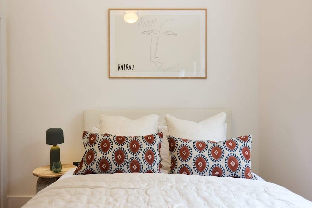 The Chelsea Square Crib - Bright 1bdr Flat