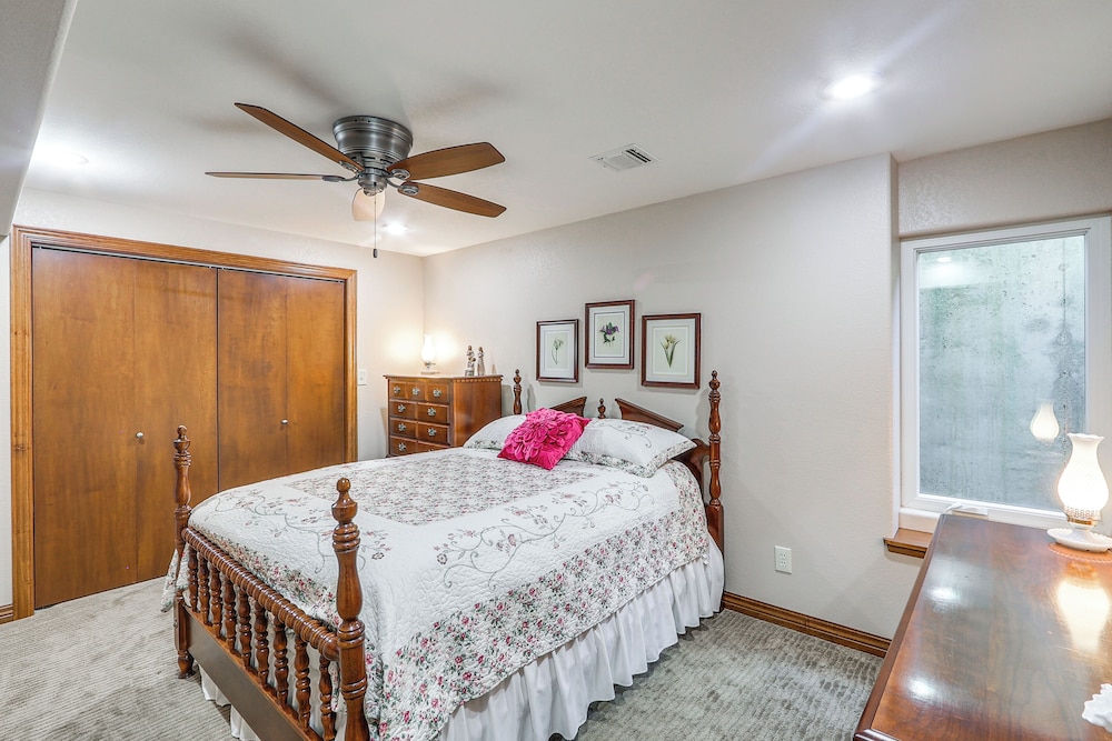 2 Mi to Main Street: Family Home in Winfield!