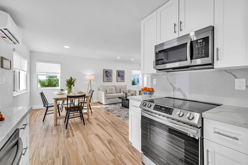 Beach Condo King Bed Lush Patio w BBQ Birch Key Two