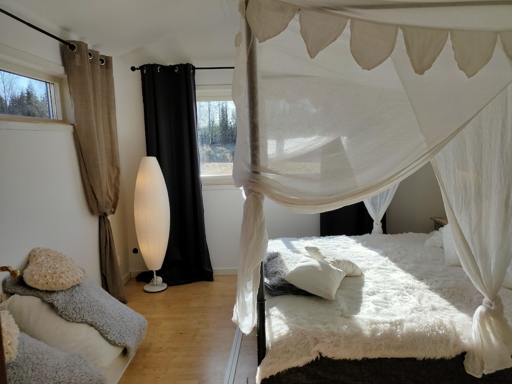 Charming 2-bed House at the Lake Close Gustavsfors view 4