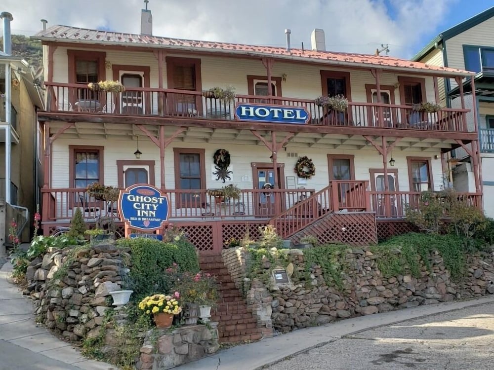 Prescott Valley Vacations - Ghost City Inn - Property Image 1