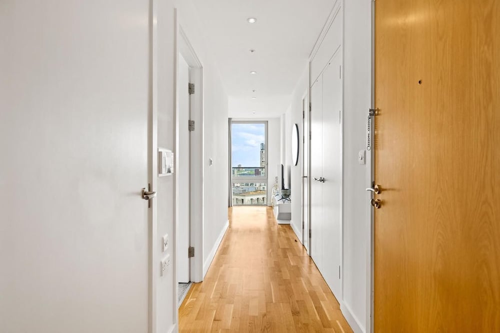 East Village Luxury Apartment - London