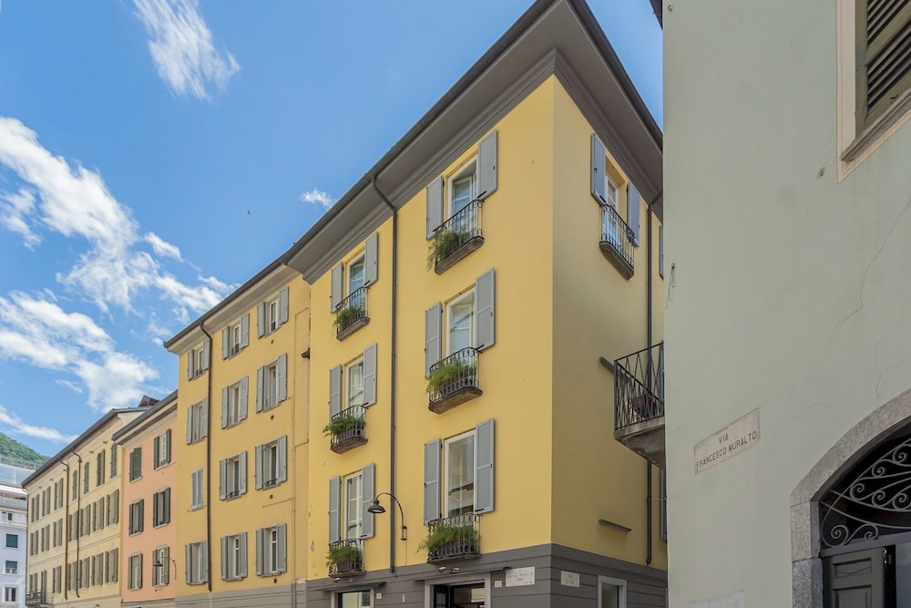 Lake Holiday Como by Rent all Como
