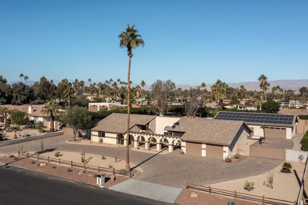 Pool, Sports Court, Game Garage, Fire Pit, & Casita Olivano Ranch by Avantstay