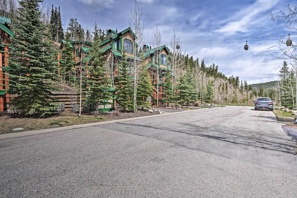 Beautiful Breck Retreat: Walk to Gondola & Main St view 4