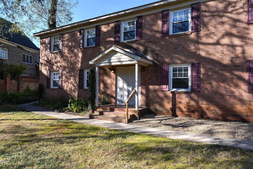 Charming Charlotte Condo - Fully Renovated! view 5