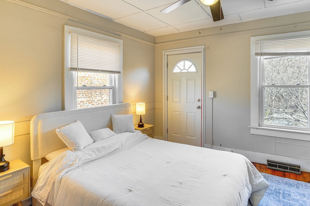 Walk to Dtwn Hudson: Cozy Upstate Apartment