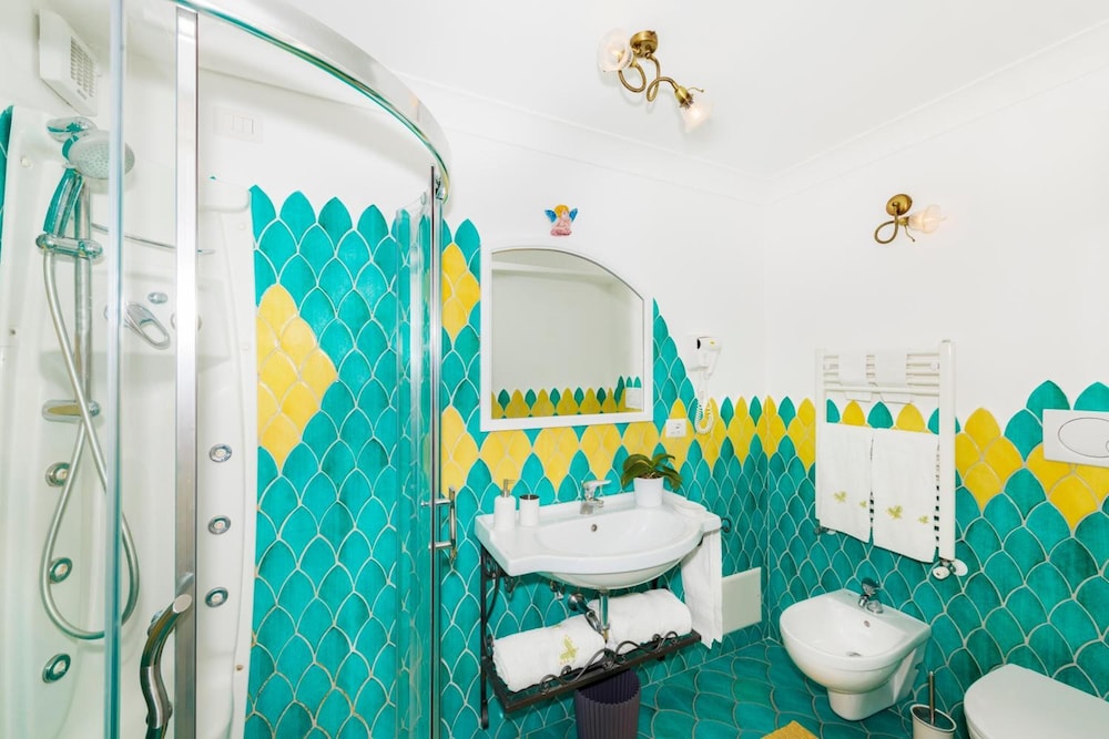 Dimora del Podestà, alojamiento y desayuno en Positano — bathroom