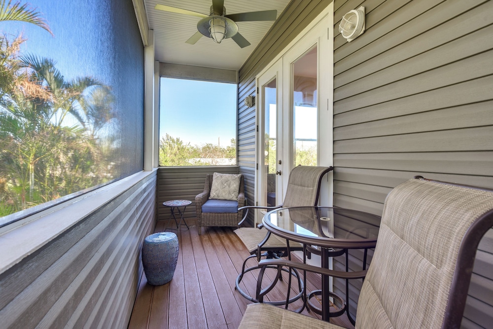 Dock, Kayaks & On-site Pond: Terra Ceia Home
