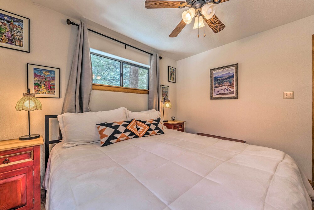 Charming 'coppertop' Cloudcroft Cabin: 3 Mi to Ski view 4