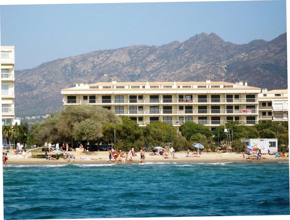 Beachfront Apartment in Roses