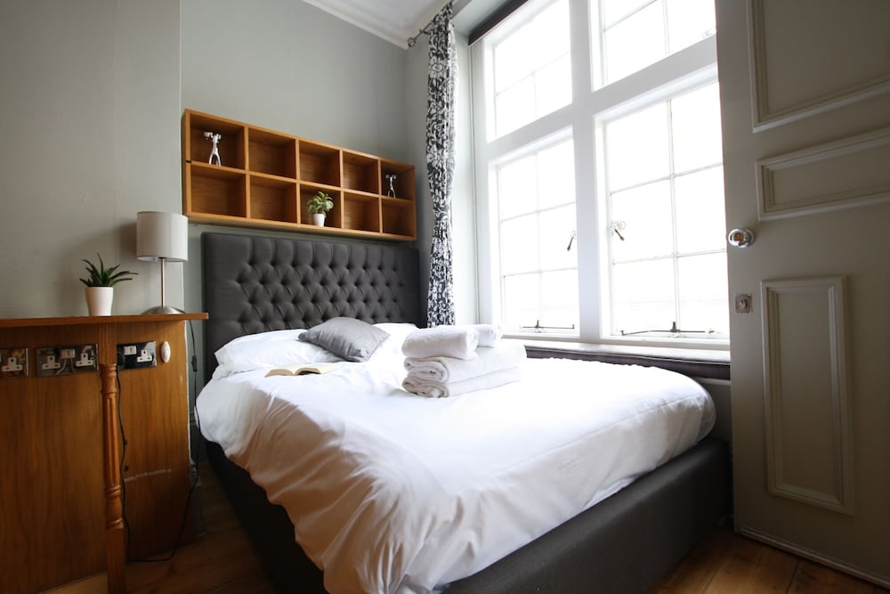 Historic two bed Apartment in the City Centre view 5
