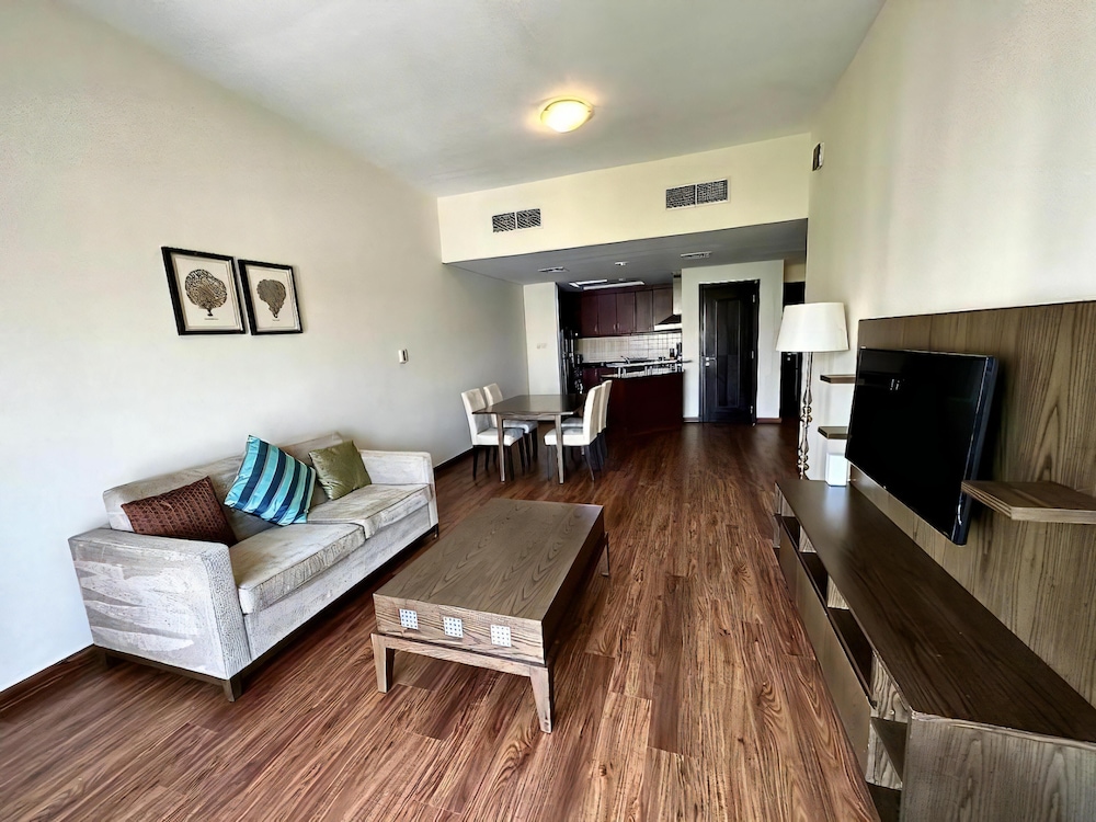 Lux BnB 1BD Discovery Gardens
